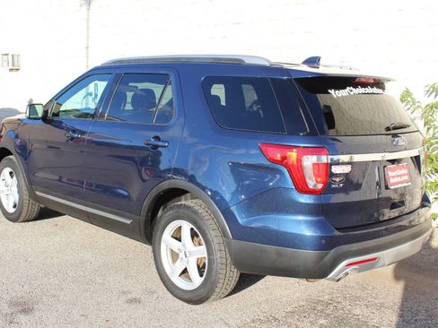Used 2017 Ford Explorer XLT w/ Equipment Group 202A image 3