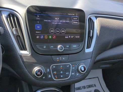 Used 2024 Chevrolet Malibu LT FWD image 17