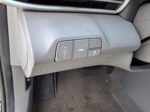 Used 2023 Hyundai Elantra SEL image 17