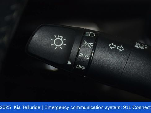 Used 2025 Kia Telluride S FWD image 12