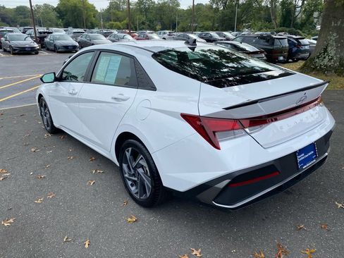 Certified 2025 Hyundai Elantra Sport image 8