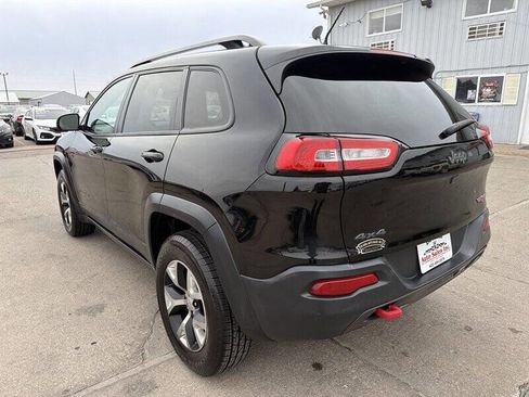 Used 2017 Jeep Cherokee Trailhawk w/ Cold Weather Group image 6