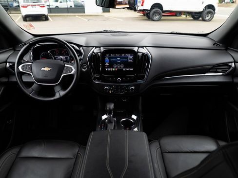 Used 2023 Chevrolet Traverse LT image 8