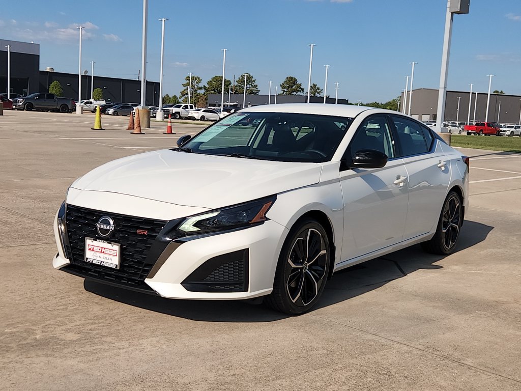 Used 2024 Nissan Altima 2.5 SR FWD image 9