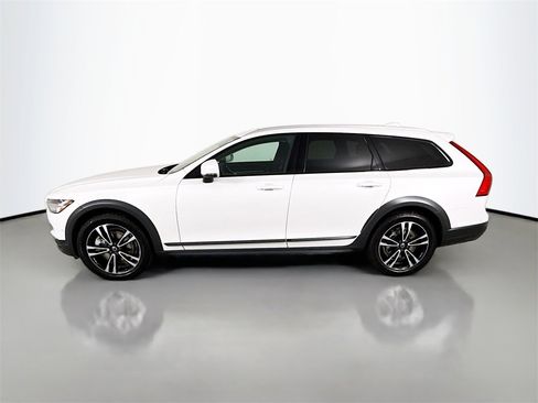 Used 2019 Volvo V90 T5 Cross Country w/ Advanced Package image 2