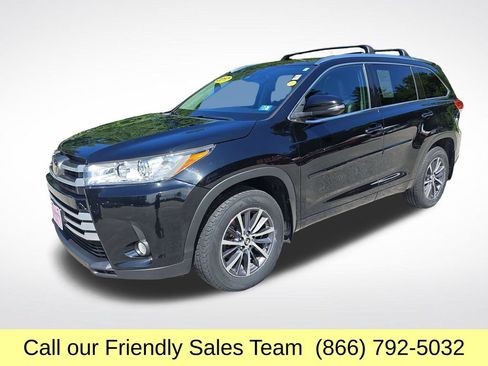 Used 2017 Toyota Highlander XLE AWD/4WD image 1