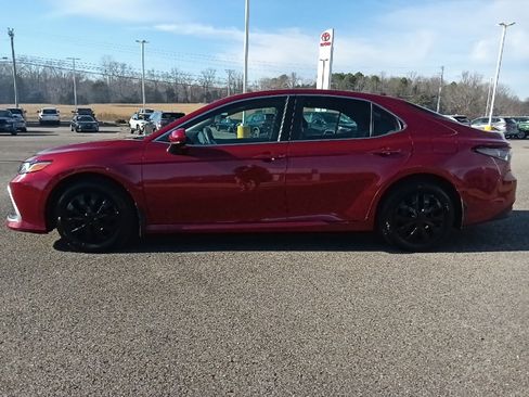 Used 2022 Toyota Camry LE image 6