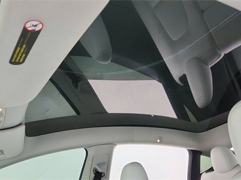 Used 2024 Tesla Model Y Long Range image 59