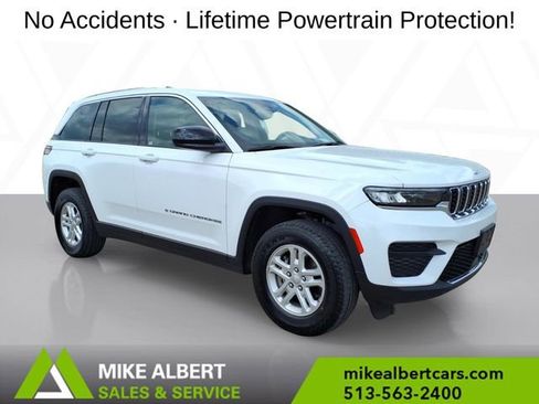 Used 2023 Jeep Grand Cherokee Laredo AWD/4WD image 1