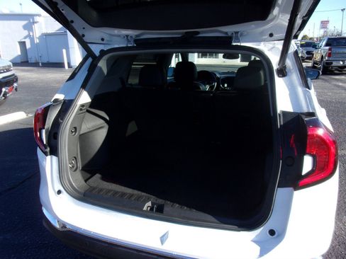 Used 2023 GMC Terrain SLT image 5