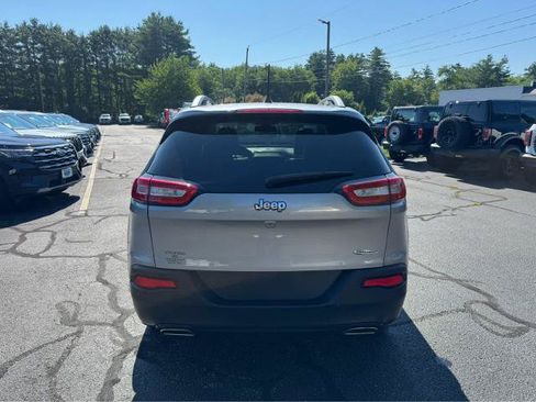 Used 2018 Jeep Cherokee Latitude Plus w/ Comfort/Convenience Group AWD/4WD image 4
