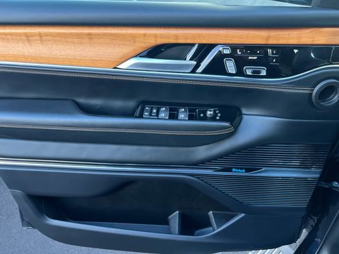 Used 2024 Jeep Grand Wagoneer L Series III image 17