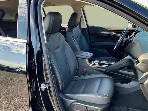 Used 2023 Buick Envision Essence image 7