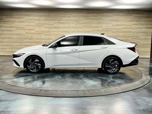 Used 2025 Hyundai Elantra SEL FWD image 10