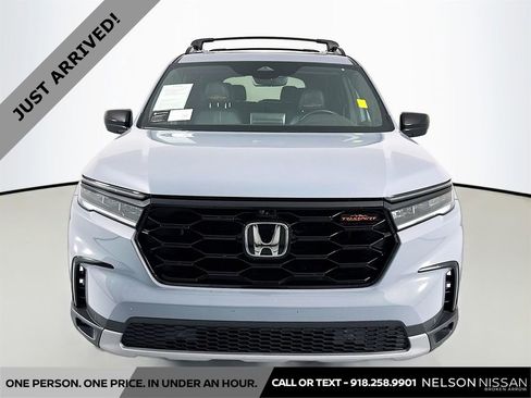 Used 2023 Honda Pilot TrailSport image 2