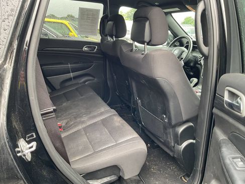Used 2019 Jeep Grand Cherokee Laredo AWD/4WD image 14