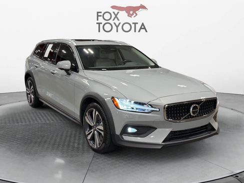 Used 2025 Volvo V60 B5 Cross Country Plus AWD/4WD image 8