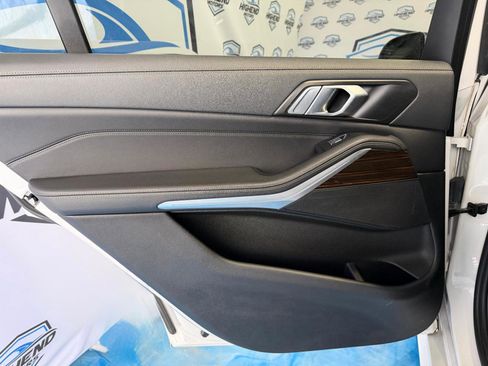 Used 2021 BMW X7 xDrive40i w/ M Sport Package image 18