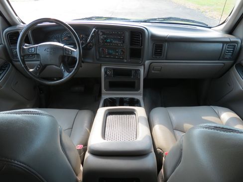 Used 2004 Chevrolet Tahoe LT w/ LT Preferred Equipment Group RWD image 9