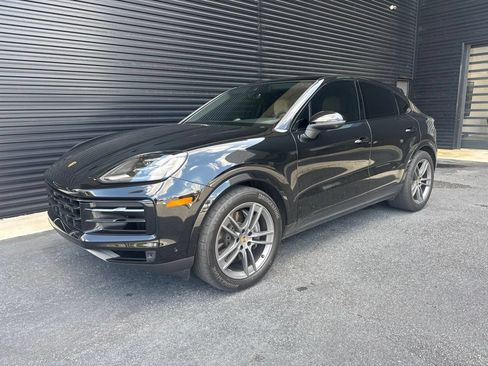 Certified 2024 Porsche Cayenne Coupe AWD/4WD image 1