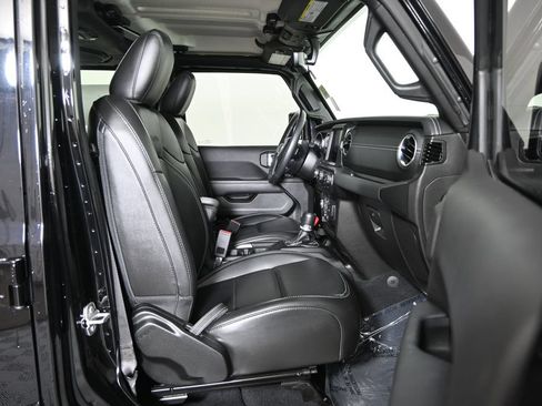 Used 2022 Jeep Wrangler Unlimited Sahara w/ Cold Weather Group AWD/4WD image 13