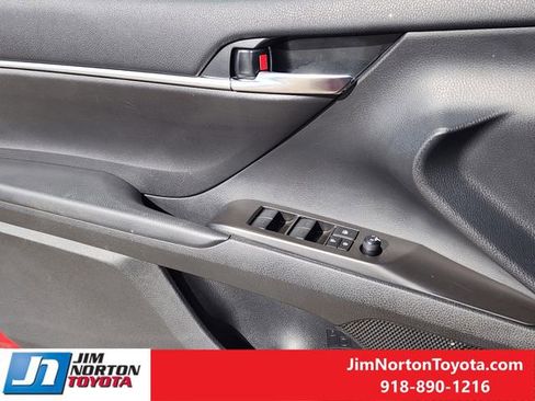 Used 2024 Toyota Camry SE image 25