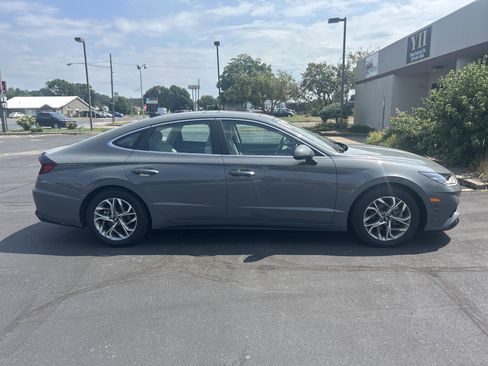Used 2023 Hyundai Sonata SEL w/ Convenience Package image 2