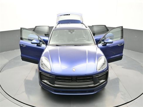 Certified 2023 Porsche Macan S image 32