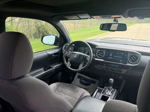 Used 2016 Toyota Tacoma TRD Sport w/ Premium & Technology Package image 16