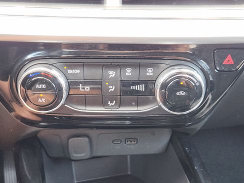 Used 2025 Chevrolet Trax LT FWD image 20