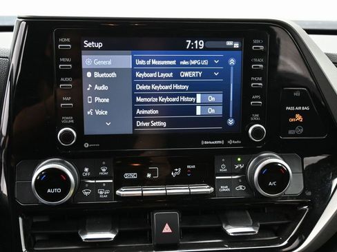 Used 2021 Toyota Highlander LE image 26