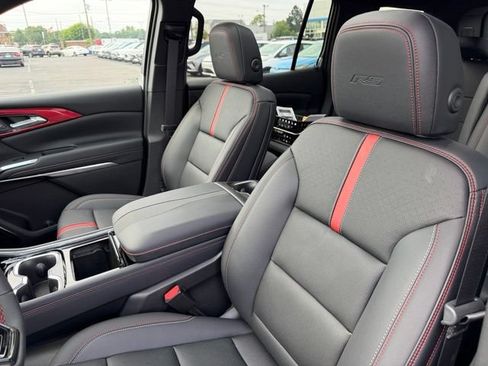 New 2026 Chevrolet Traverse RS w/ LPO, Floor Liner Package AWD/4WD image 22