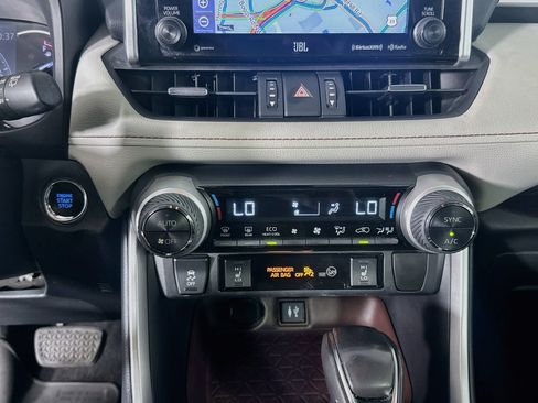 Used 2019 Toyota RAV4 Limited w/ Carpet Mat Package FWD image 24