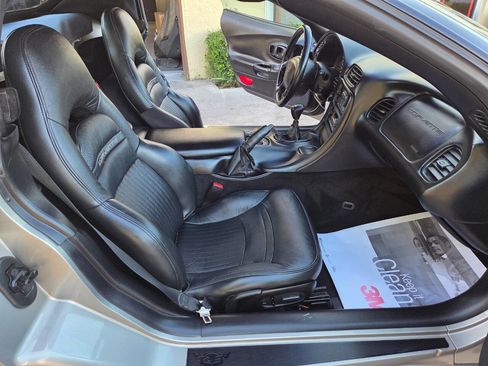 Used 2001 Chevrolet Corvette Convertible w/ Preferred Equipment Group2 image 16