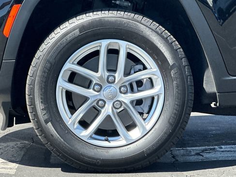 Used 2025 Jeep Grand Cherokee L Laredo image 27