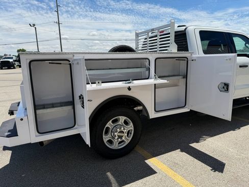 Used 2025 Ford F350 XLT AWD/4WD image 9