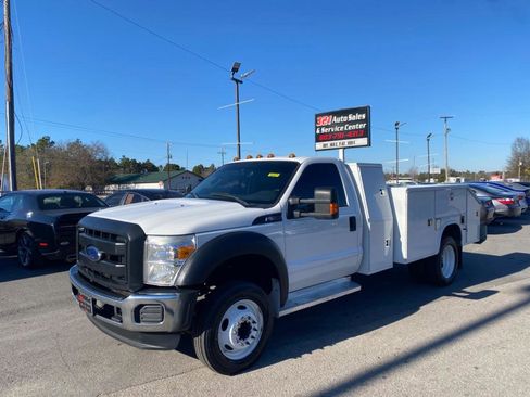 Used 2015 Ford F550 2WD Regular Cab Super Duty image 1