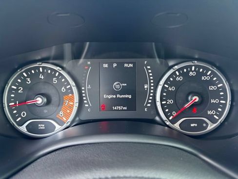 Used 2023 Jeep Renegade Latitude w/ Premium Group AWD/4WD image 10