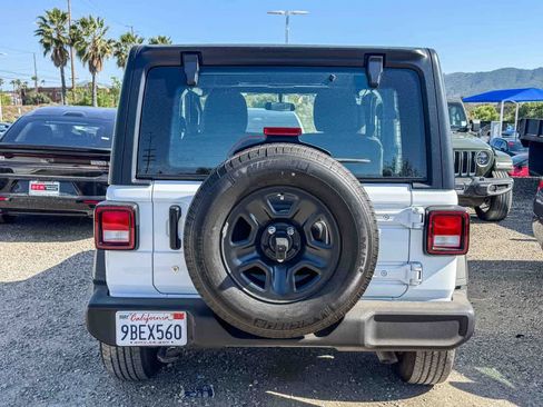 Used 2022 Jeep Wrangler Sport AWD/4WD image 8