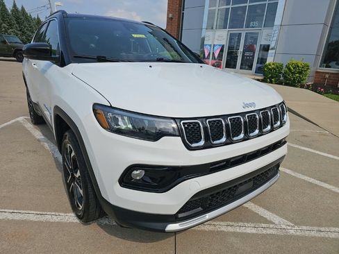 Certified 2023 Jeep Compass Limited AWD/4WD image 3