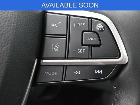 Used 2022 Toyota Highlander XLE AWD/4WD image 18