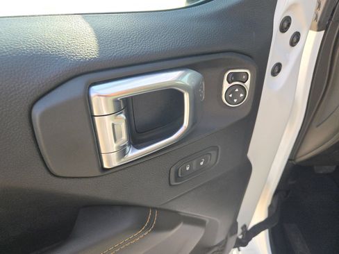 Used 2025 Jeep Wrangler Unlimited Sahara AWD/4WD image 12