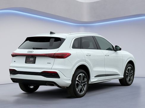 Used 2025 Audi Q5 Premium w/ Convenience Package image 6