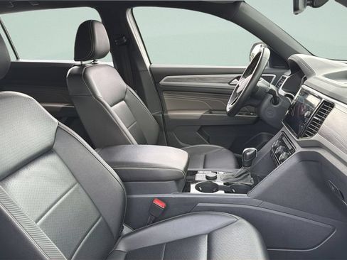 Used 2022 Volkswagen Atlas Cross Sport SE AWD/4WD image 32