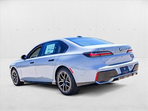 Used 2025 BMW 740i xDrive image 7