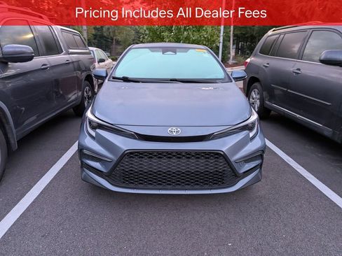 Used 2023 Toyota Corolla XSE FWD image 2