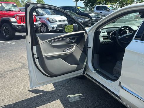 Used 2014 Chevrolet Impala LTZ FWD image 11