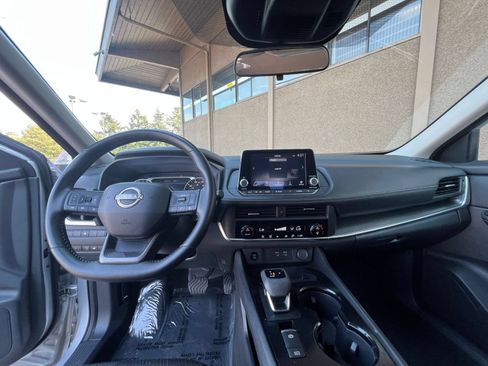 Used 2025 Nissan Rogue SV FWD image 30