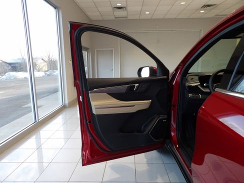 Used 2025 Buick Enclave Preferred w/ Power Package image 10