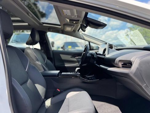 Used 2025 Toyota Prius XLE AWD/4WD image 28